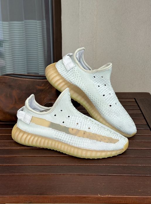 Обувки Adidas Yeezy Boost 350 V2 - номер 42, Много добро състояние