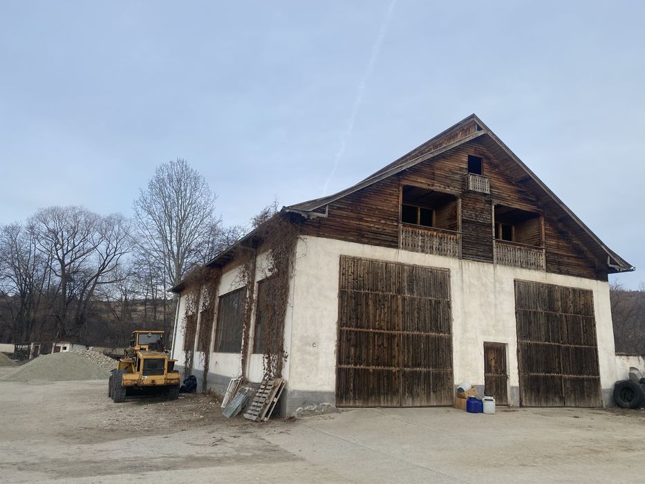 Hala si teren in zona centrala