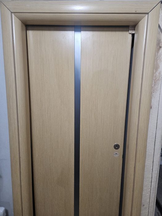 Disponibila 5 usi porta