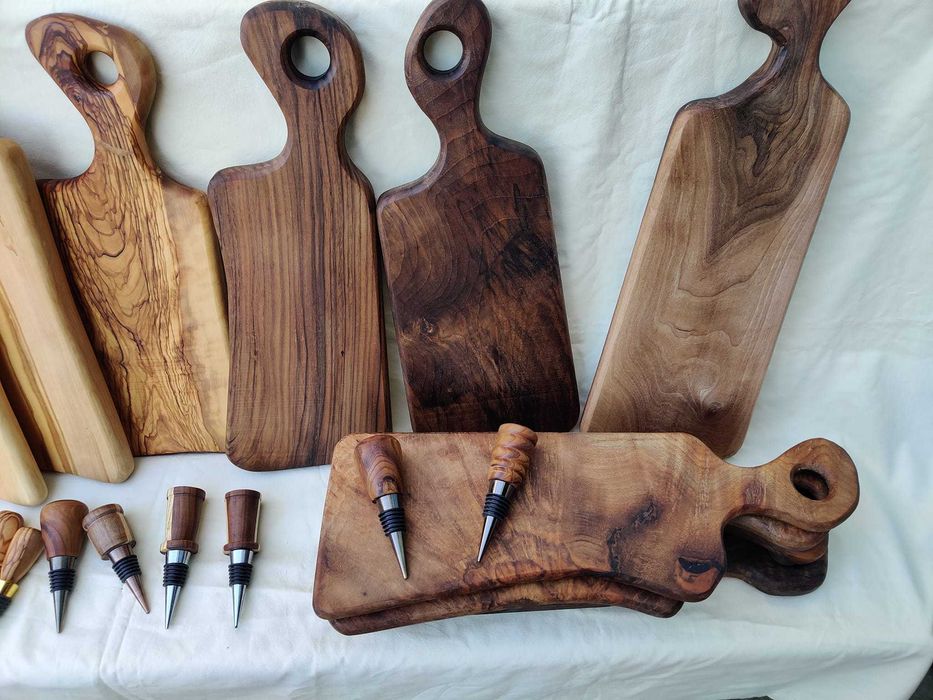 Дъски за рязане и сервиране от орех и маслиново дърво