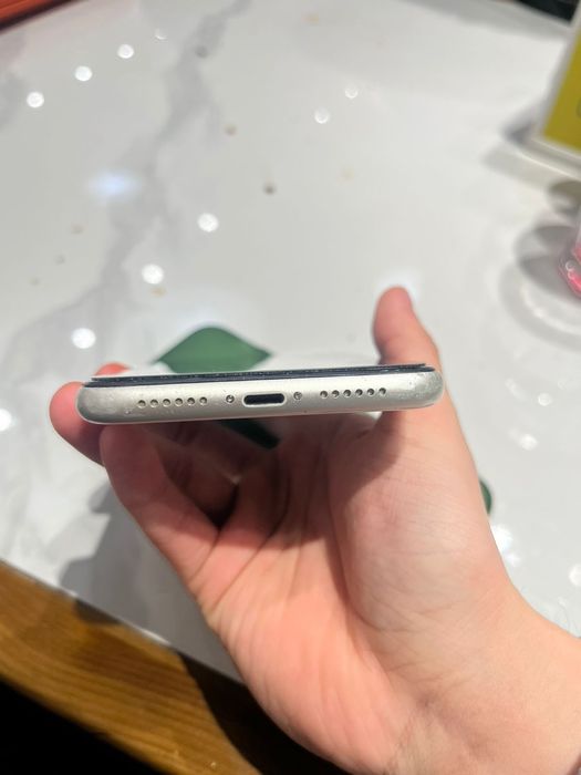 Продам айфон 11 /128