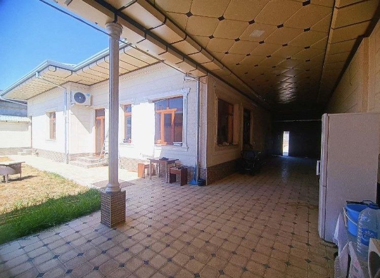 Uy sotiladi 4 sotix 4 xona + padval