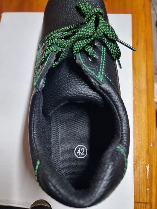 Ghete de munca unisex