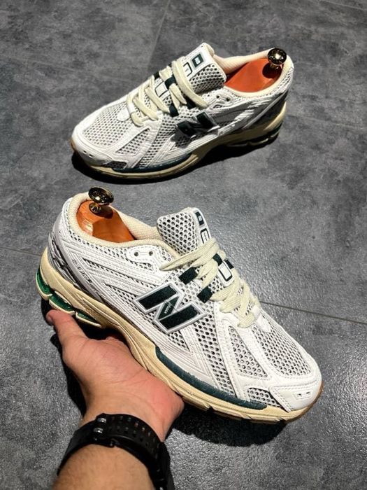 Кроссовки весна лето