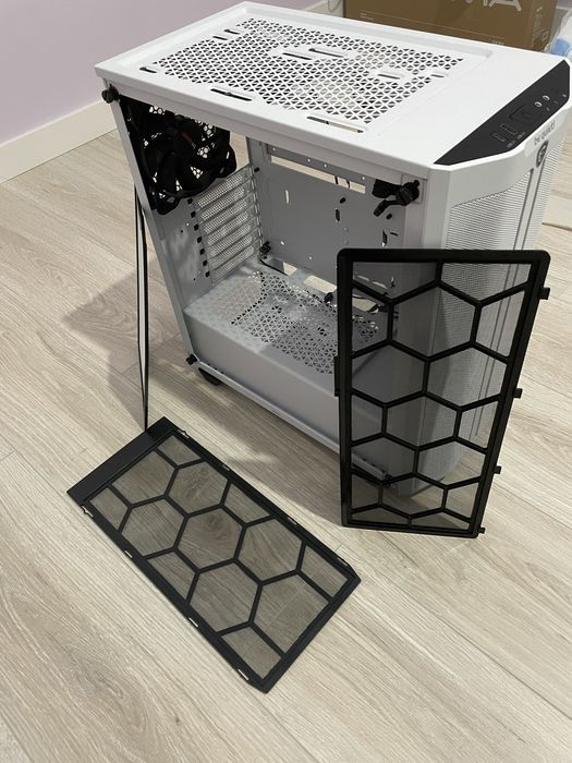 Просторный компьютерный корпус  be quiet! Pure Base 500DX белый