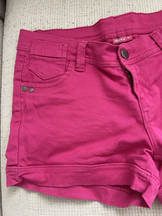 Pantaloni de blugi scurti roz, noi