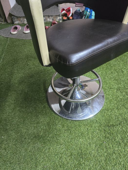 10 Scaune rotative  si reglabile pe înăltime  bar