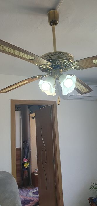 Vînd Lustră cu  ventilator