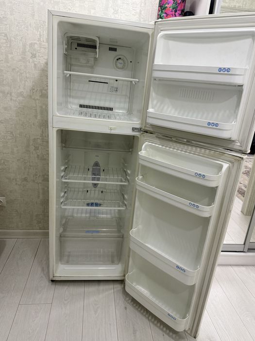 Холодильник б/у.
