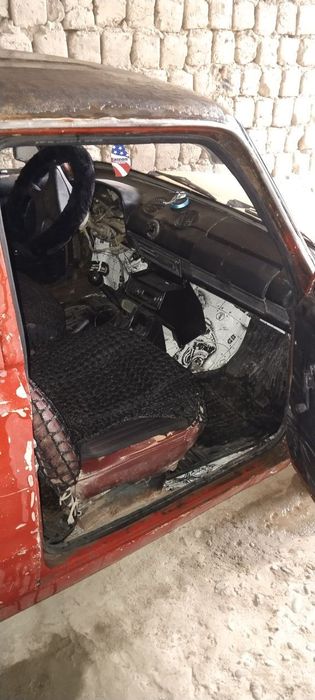 Vaz 2102 sotiladi