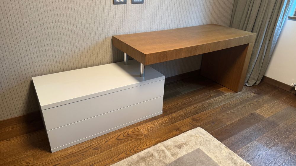 Бюро по поръчка в отлично състояние