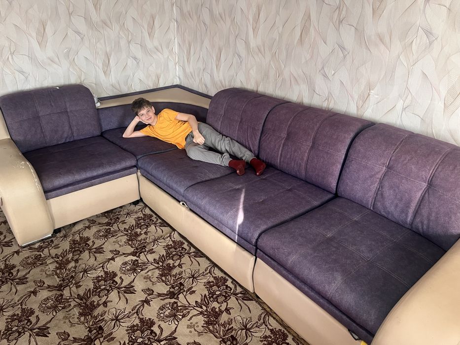 Продам большой диван 4 метра