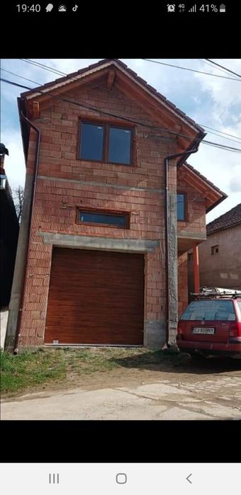 Usa de Garaj Sectionala * Uite ceva Frumos