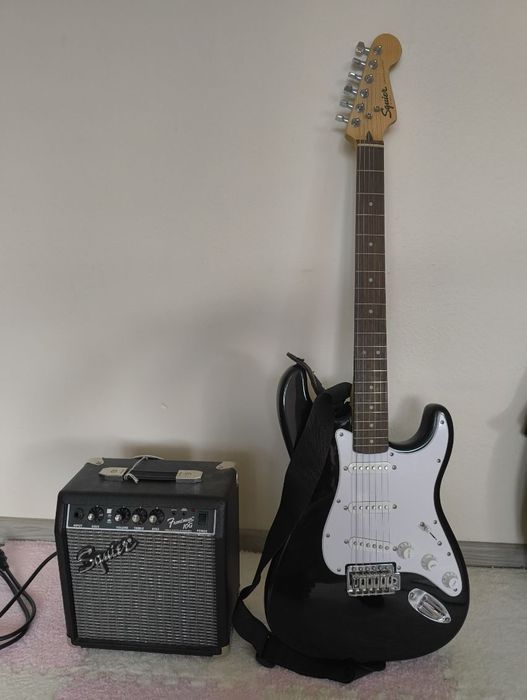 Електрическа китара Squier Stratocaster в комплект с Fender Frontman 10G усилвател