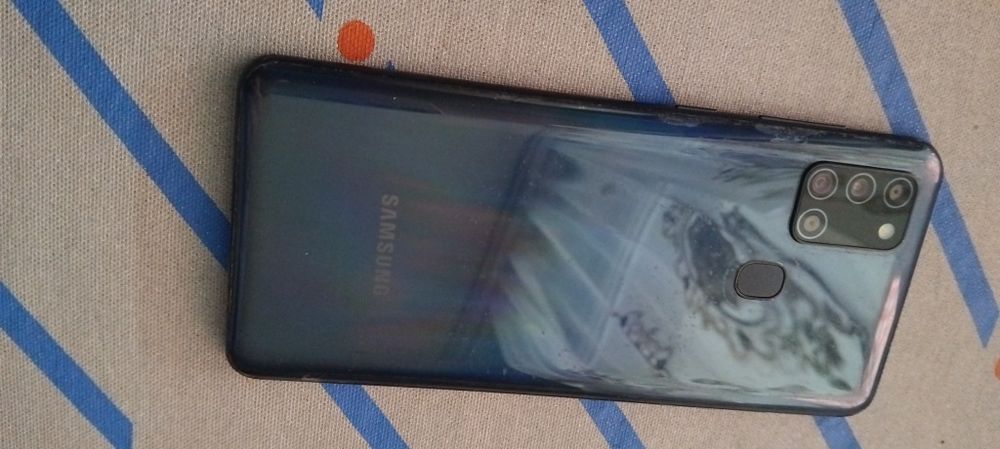 Samsung A21s , fisurat dar funcționează