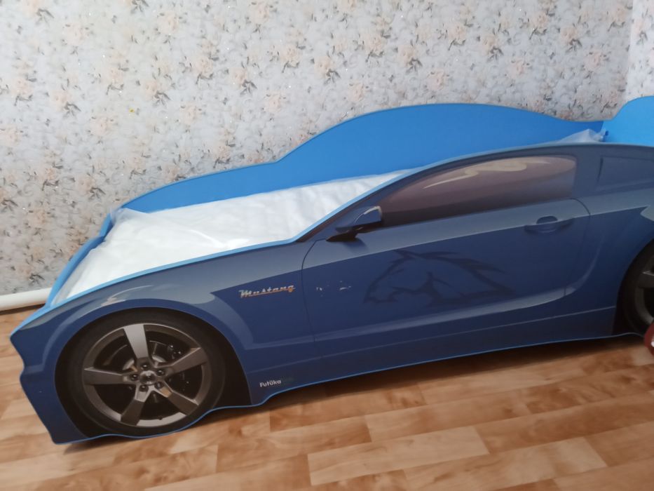 Кровать машина детская