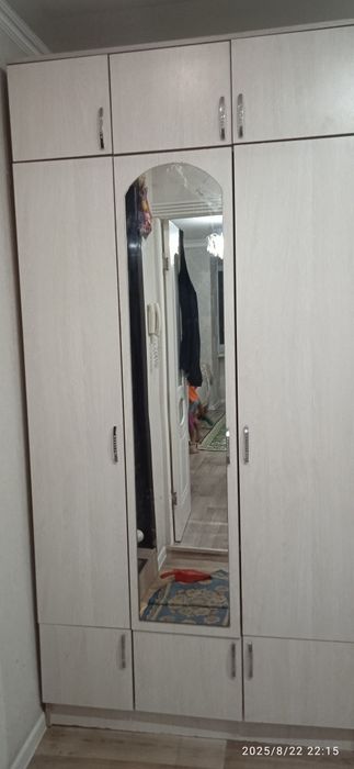 Продам прихожую шкаф