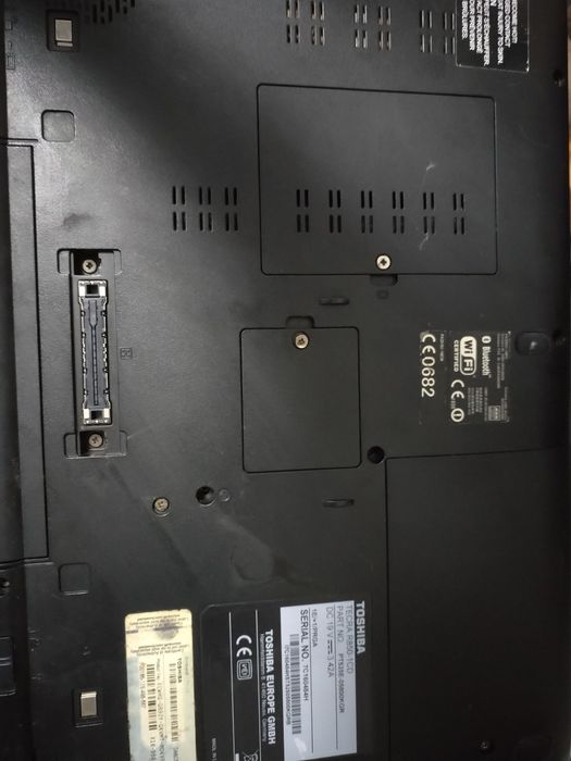 Vand laptop Toshiba-I5 pentru piese