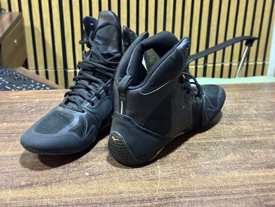 Боксов комплект ръкавици и обувки