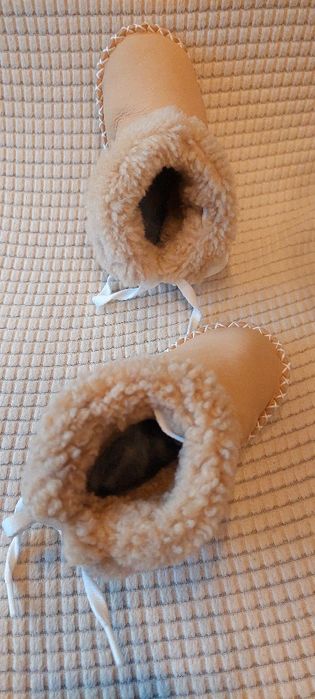 Пантофи от агнешка кожа и вълна