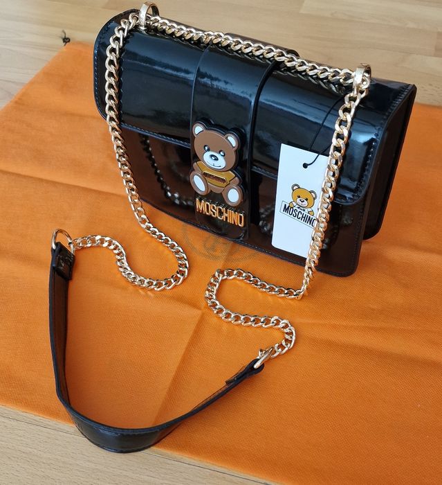 Geanta damă, model lacuit, logo metalic auriu, etichetă
