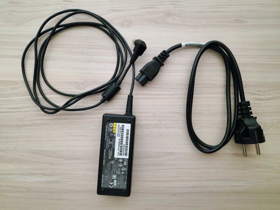 Fujitsu U758 512 GB SSD/ 8GB RAM/ 4 GB video