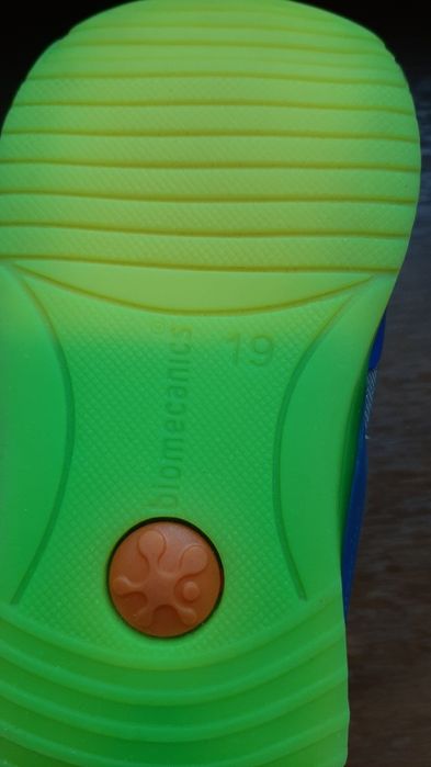 Продам детские кросовки