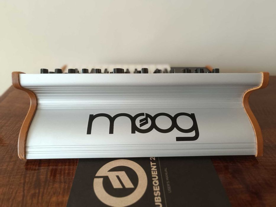 Продавам Moog Subsequent 25