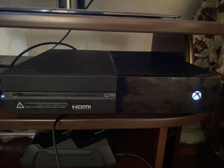 Продам консоль XBOX ONE 1 TB
