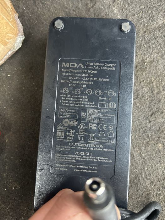 Incarcatoare fast charge 42 v 4a . Încărcătoare trotineta MDA