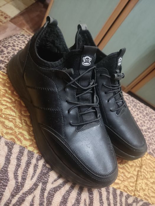 Продам пара обуви