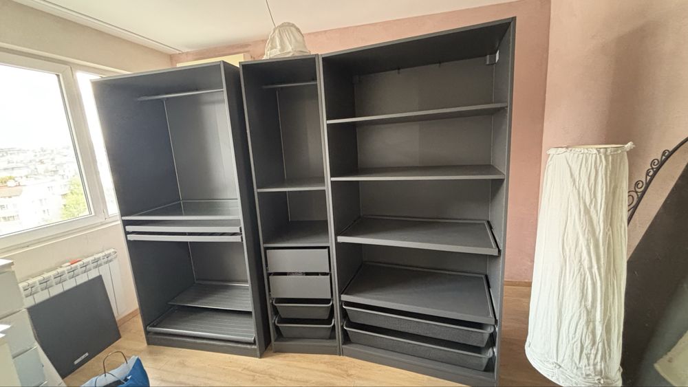 Голям гардероб използван само 1 година IKEA PAX от три модула  (249x58x201 см)като нов  + Неизползвано осветление  (Само лично предаване)