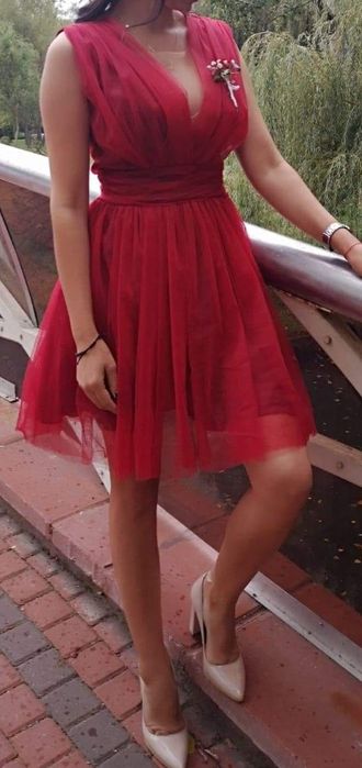 Rochie roșie, scurtă, material: tiul