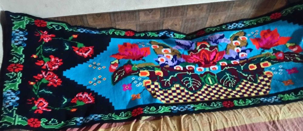 Carpeta țesută manual