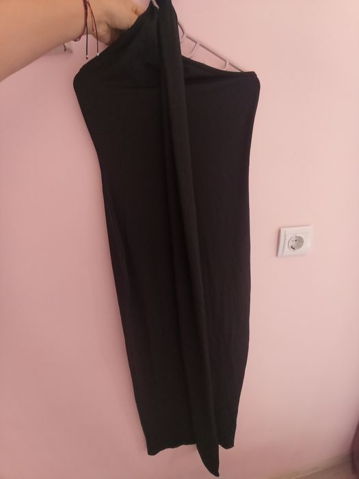 Продавам дълга черна рокля