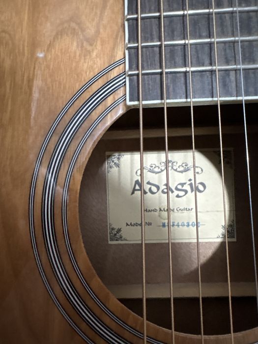Прадам гитару adagio