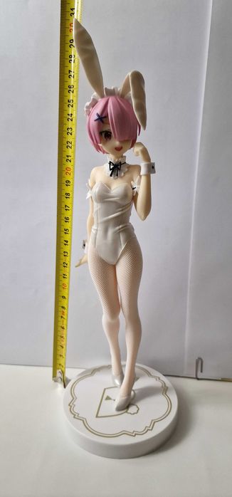 Аниме фигурка - кроличьи ушки.