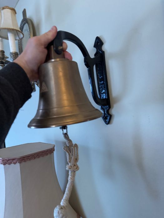 Масивни Бронзови скулптури на Буда и други. Цени по договаряне.