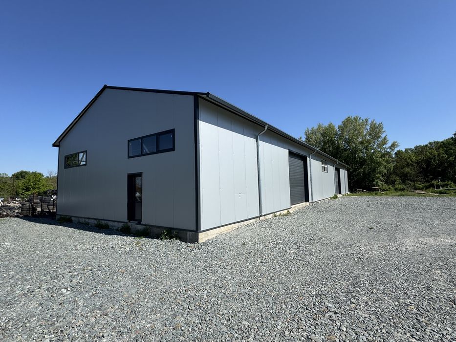 Inchiriez hale, spatii depozitare, se pot compartimenta la cerere.