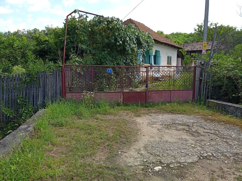 Casa de vânzare ..