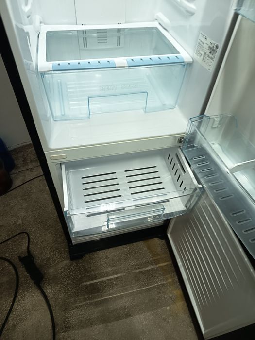 Vând frigider Daewoo