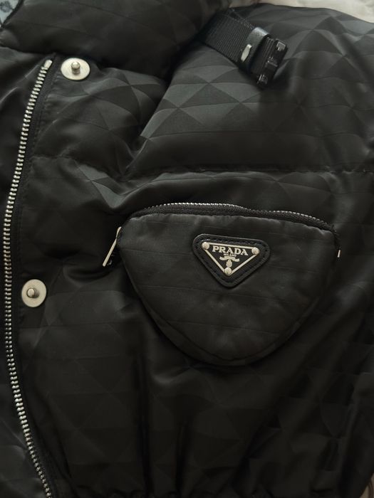 Женская куртка от Прада