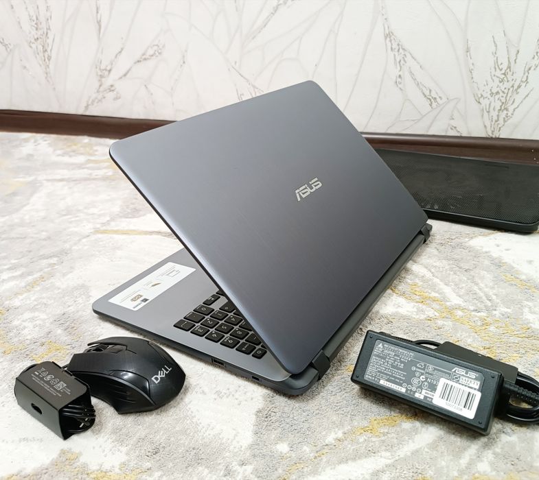 Ноутбук ASUS Silver Современный.