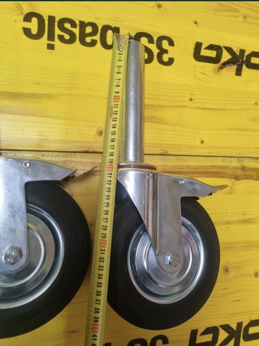 Roata schela cu frana