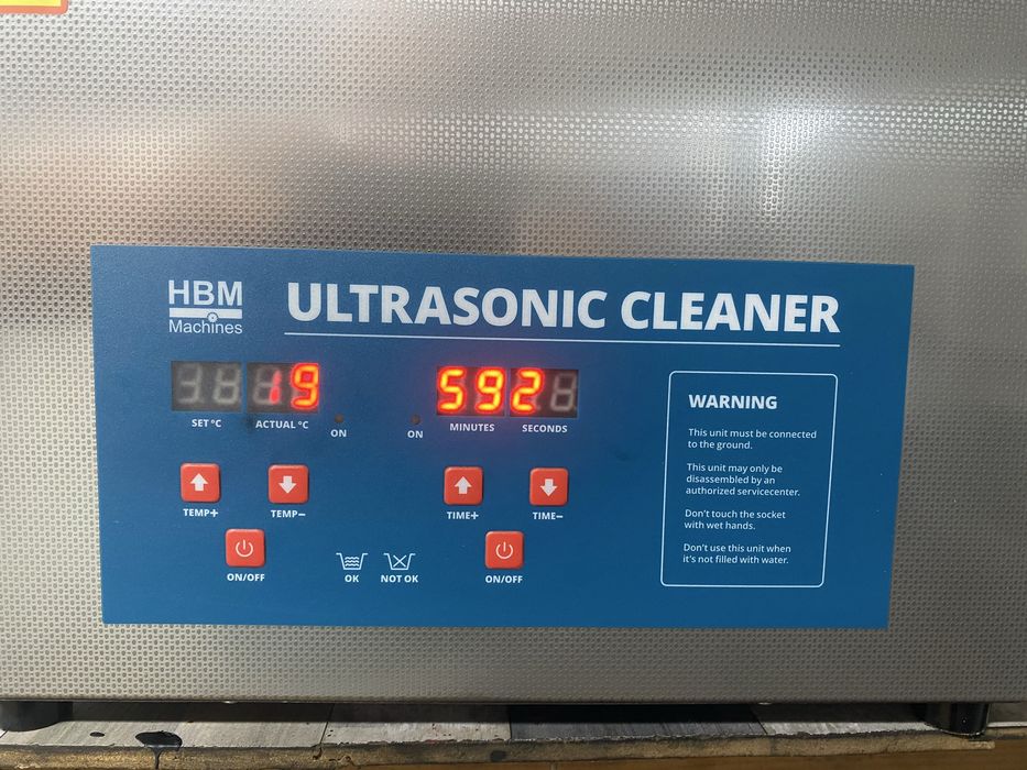 Професионална ултразвукова вана HBM 10L 240W с подгряване + препарат