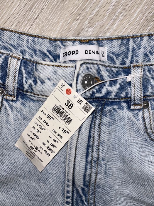 Къси дънкови панталонки с етикет