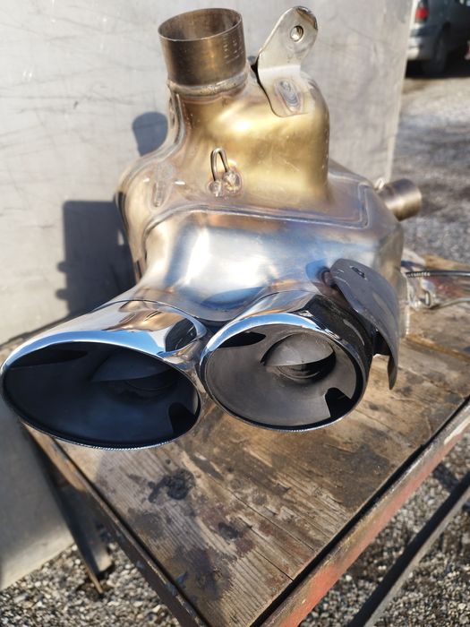 Продавам оригинален ауспух за Ducati 572.4.046.1A