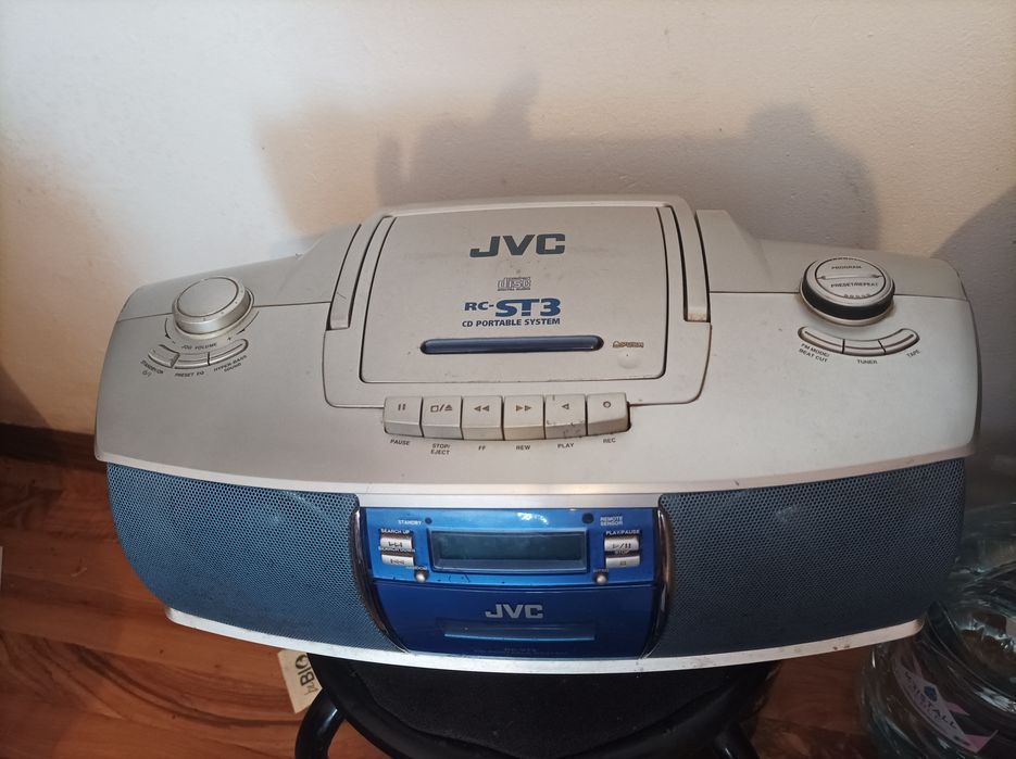 Vând radio casetofoane