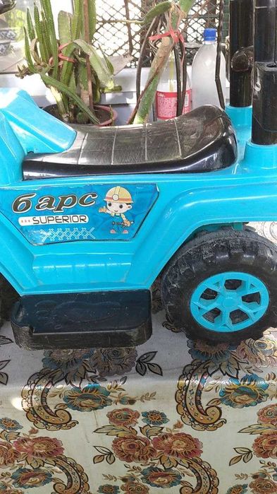 Синий эксковатор игрушка