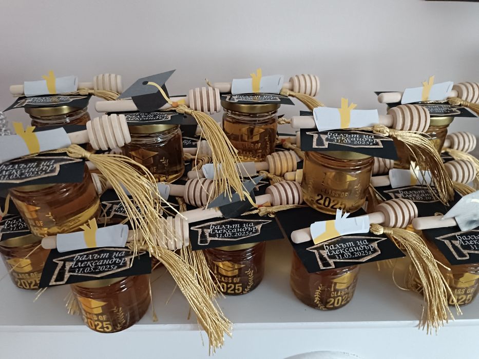 Подаръчета за гости бурканчета с мед